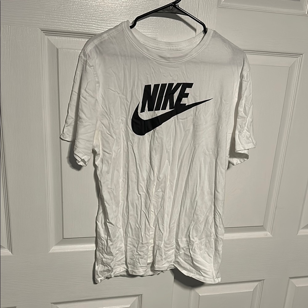 Nike White Short Sleeve Tee with Iconic Swoosh